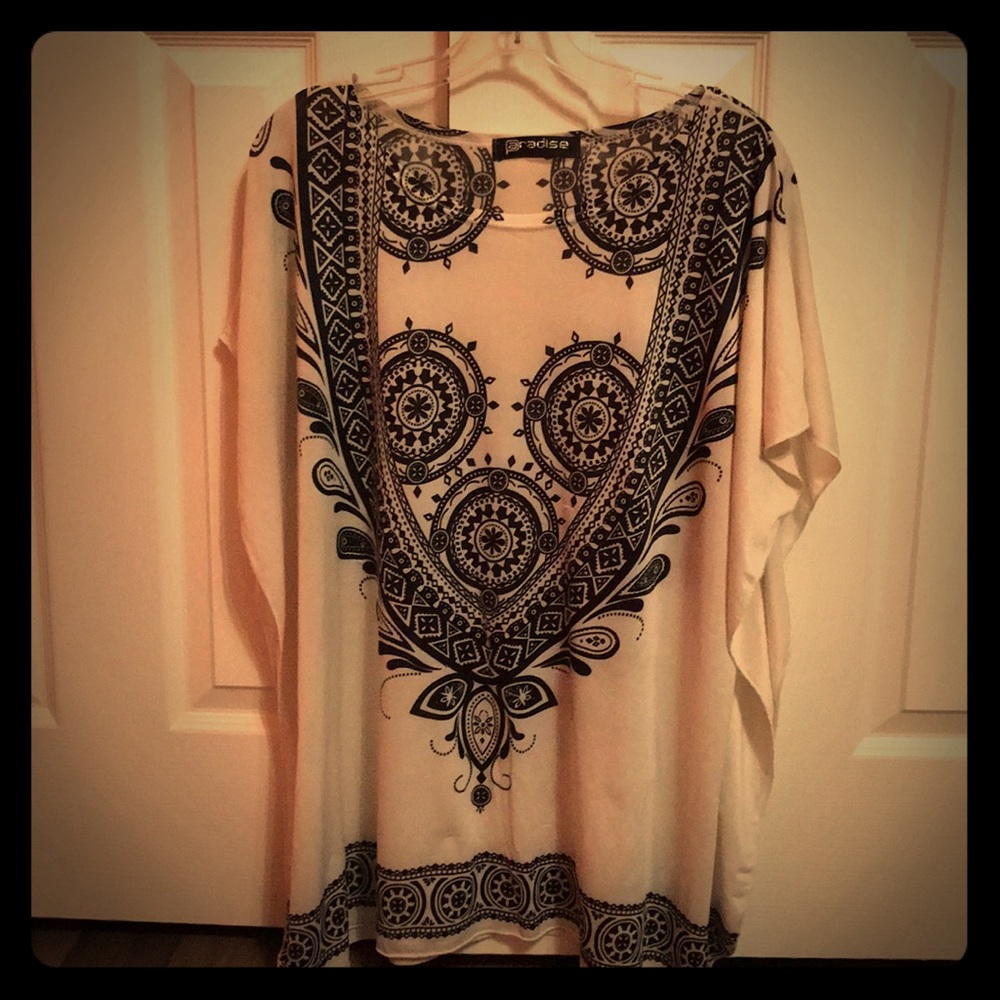 🔴5/$20 Sale!! Tunic with tribal design.